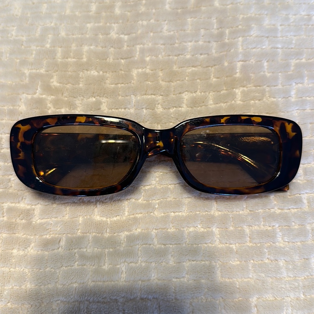 Tortoise rectangular sunglasses